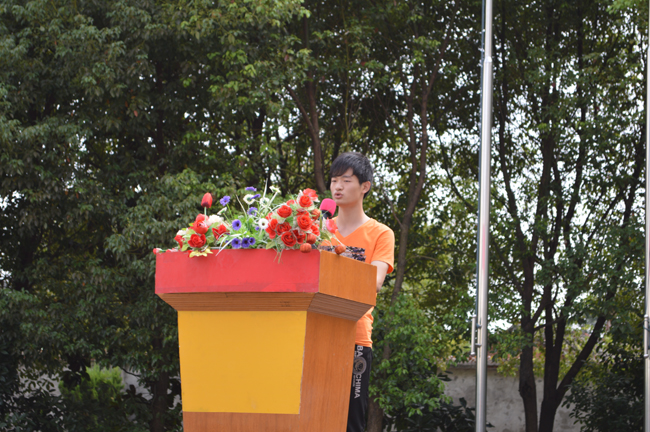 中明集团董事长何中明先生自始至终专注于大会